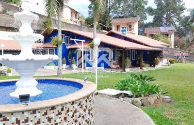 Casa linear em araras com 3 suítes e vista indevassável
