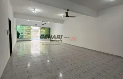 Salão para alugar, ótimo salão comercial para locação, 130m2, dois banheiros, escritório, copa, 6 v