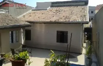 Casa terrea com piscina a venda ou permuta por apartamento de menor valor.