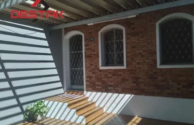 Casa sobrado a venda em regiao central de jundiai/sp. 03 dormitorios, 01 suite.