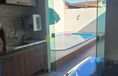 Casa com 190m² construído com  piscina e área de festa