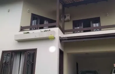 Sobrado com 4 dormitórios à venda averbado/ estuda permuta por imóvel de menor valor - floresta - j