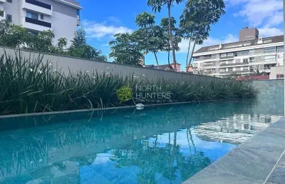 Apartamento com 3 suítes, a 3 min do mar de jurerê.