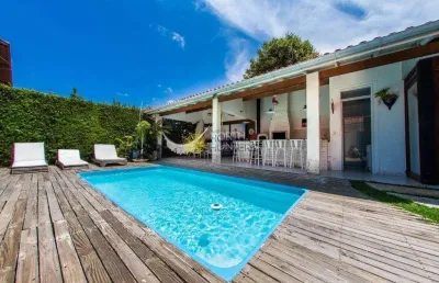 Casa excelente, locação de temporada em jurerê internacional, 600 mts do mar