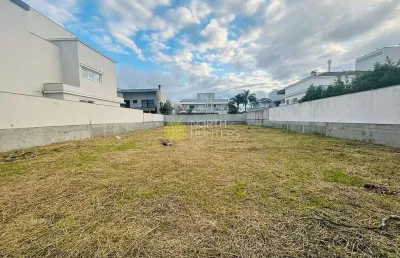 Terreno de 775 metros em uma região privilegiada de jurere internacional