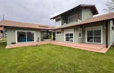 Belíssima casa a venda em condomínio na cachoeira do bom jesus