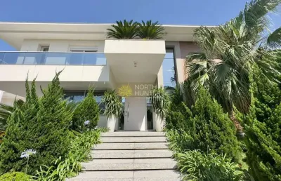 Linda casa em condominio em jurere internacional a venda.