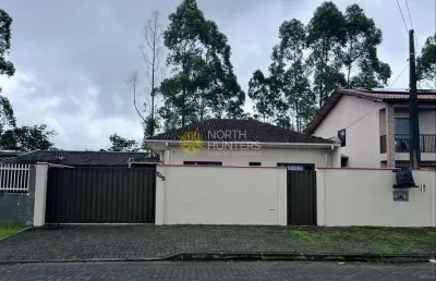 Casa à venda, com piscina.  espinheiros, joinville, sc