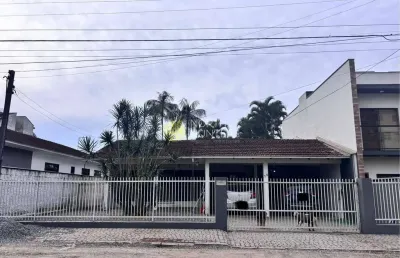 Casa com 3 quartos à venda na Rua Edgar Pinheiro, Costa e Silva, Joinville
