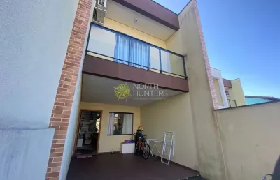Casa geminada à venda, com três dormitórios sendo uma suíte, joinville, sc