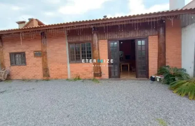 Encante-se com o charme rústico à beira-mar: casa dos sonhos em palmas, governador celso ramos!
