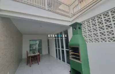 Casa com 03 dormitórios sendo 01 suíte  a poucos metros do mar na praia de palmas em gov. celso ramos-sc