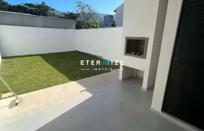 Casa com 03 quartos sendo 03 suítes na praia de palmas em governador celso ramos-sc
