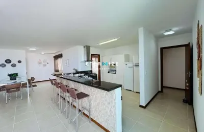 Residência de luxo com piscina e energia solar: o seu refúgio elegante