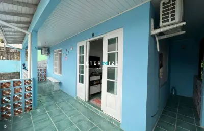 Casa com 02 dormitórios no bairro canto dos ganchos em gov. celso ramos-sc