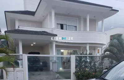 Casa em praia de palmas com 03 dormitórios sendo 01 suíte em governador celso ramos/sc