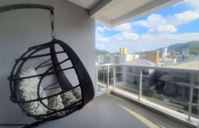 Apartamento frente rua alto padrão, em localização privilegiada mobiliado à venda no plaza de palmas na praia de palmas em governador celso ramos - santa catarina.