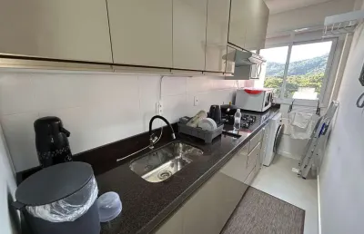 Apartamento próximo ao mar, 03 quartos, mobiliado à venda no residencial solar das caravelas na praia grande em governador celso ramos - santa catarina