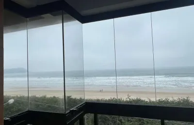 Triplex 04 quartos mobiliado à venda no residencial villagio verano na praia de palmas em governador celso ramos - santa catarina.