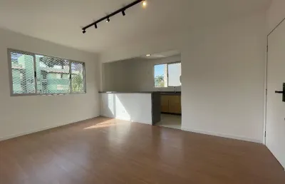 Apartamento reformado no vila isabel  2º andar, muito iluminado e ventilado