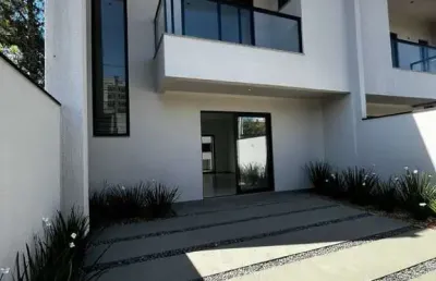 Casa com 3 quartos à venda no itacolomi, balneário piçarras  por r$ 770.000