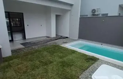 Casa com 3 quartos à venda no itacolomi, balneário piçarras  por r$ 790.000
