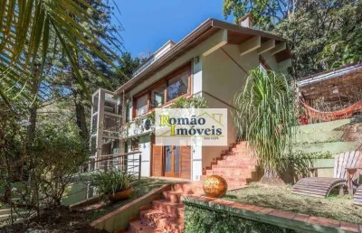 Linda casa em condomínio clube fechado de alto padrão!**