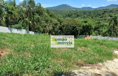 Terreno com 1.822 m²  com boa topografia e vista privilegiada para a serra!**
