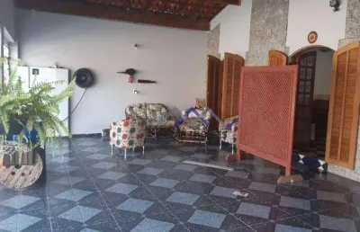 Ótima casa no jardim américa, com 180m² de construção.