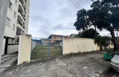 Terreno com 300m2 para locação plano, murado no parque industrial.