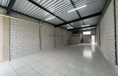Galpão para locação em tremembé com 105m2, 02 banheiros e quintal.desocupação prevista 05/09/25