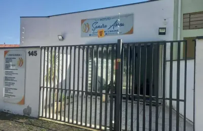 Ponto comercial com 5 salas de atendimento, salão ideal para pilates, auditório para cursos e reuniões.