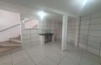Casa para locação na chácara silvestre, com sala, 1 suite, cozinha e área de serviço . ideal para um casal. próximo ao assai atacadista