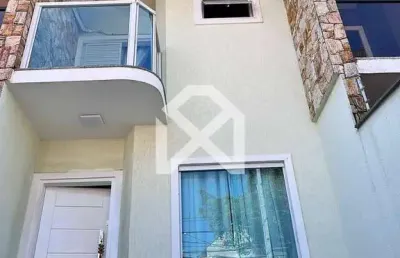 Sobrado à venda com 173m, 3 dormitórios, 1 suíte, 3 vagas de garagem, jardim nossa senhora do carmo