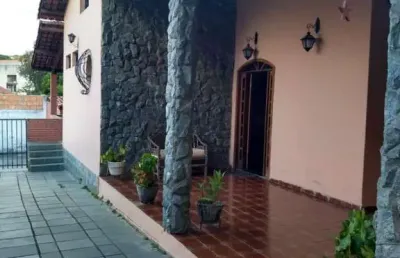 Casa 3 quartos bairro planalto lote 480 m² com piscina.