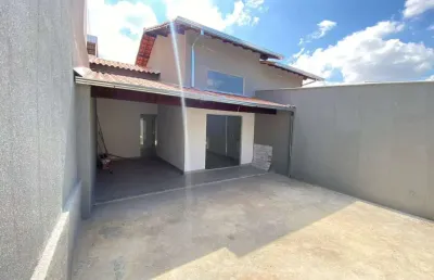 Casa geminada de três quartos a venda no bairro parque leblon