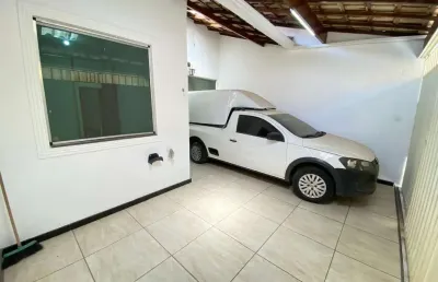 Casa geminada de dois quartos no bairro santa branca