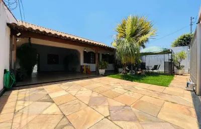 Casa plana de quatro quartos no bairro santa amélia
