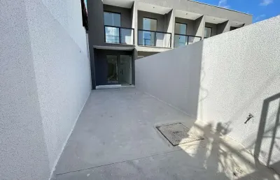 Casa geminada de dois quartos no bairro são joão batista