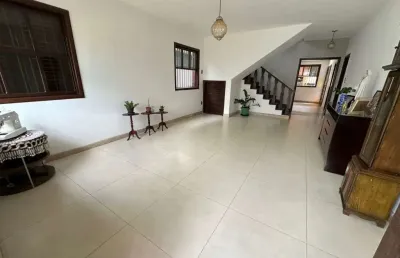 Casa com 4 quartos à venda na Santa Mônica, Belo Horizonte 