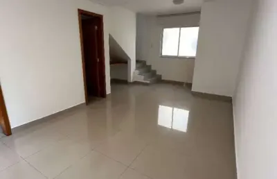 Casa em condominio com três quartos e area privatriva !!!!