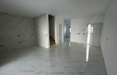 Sobrado com 03 suítes á venda no centro em são josé dos pinhais.