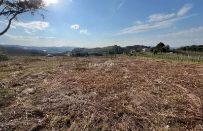 Belíssima área de terras no local mais alto do vale!