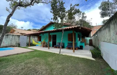 Linda casa de 3 dormitórios e uma linda varanda com piscina