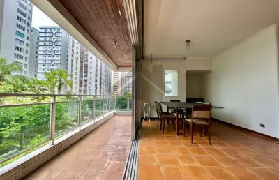 Apartamento à venda na pitangueiras no guarujá | uma quadra do mar
