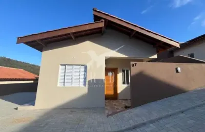 Casa em condominio fechado 2 domritorios proxima a lucas- atibaia-sp