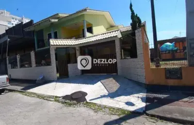 Casa à venda em rio caveiras, biguaçu - sc | dois andares com suíte e closet
