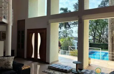 Casa com 4 dorms ( 3 suítes ) privacidade, piscina, gourmet, canil e gatil
