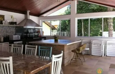 Casa de alto padrão com manutenção impecável, com área de lazer incrível!!!