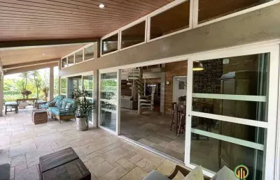 Casa mobiliada 4d (3sts) , lareira, piscina, anexos gourmet/multiuso!